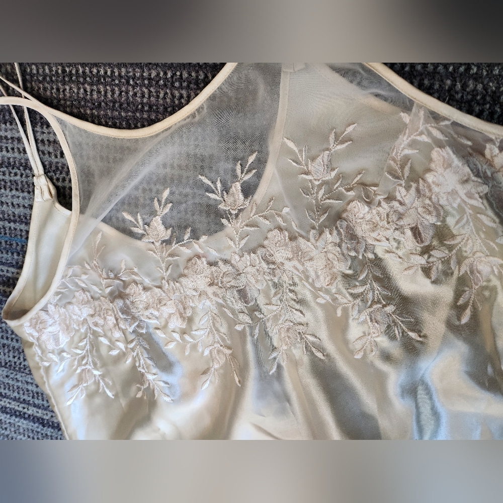 Vintage Dentelle Long Off White Embroidered Floral Slip Nightgown - Picture 3 of 13